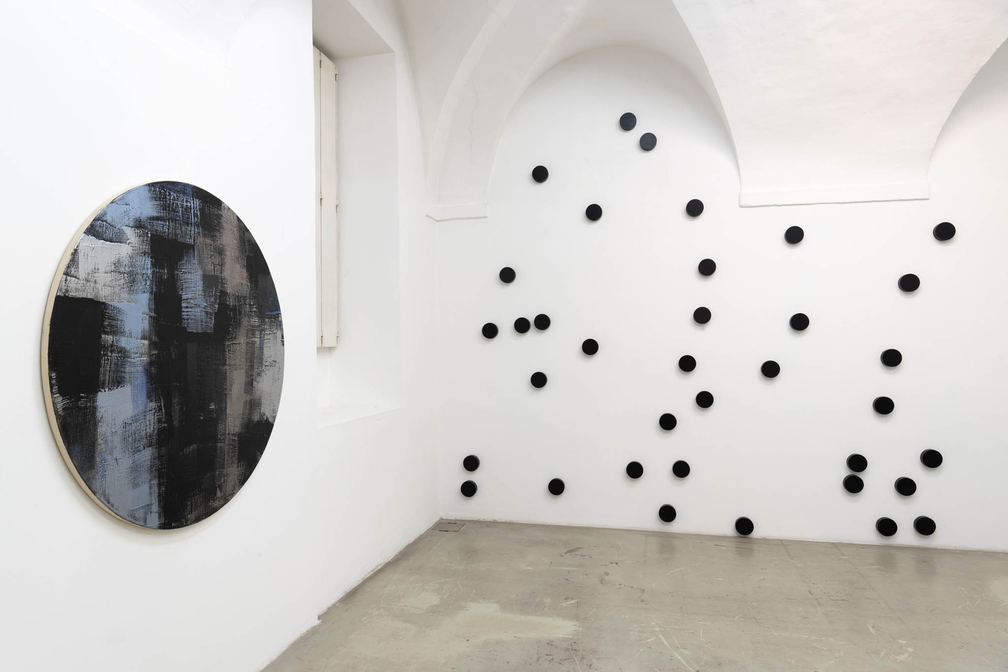 Installation view. Da sinistra: Carmengloria Morales 