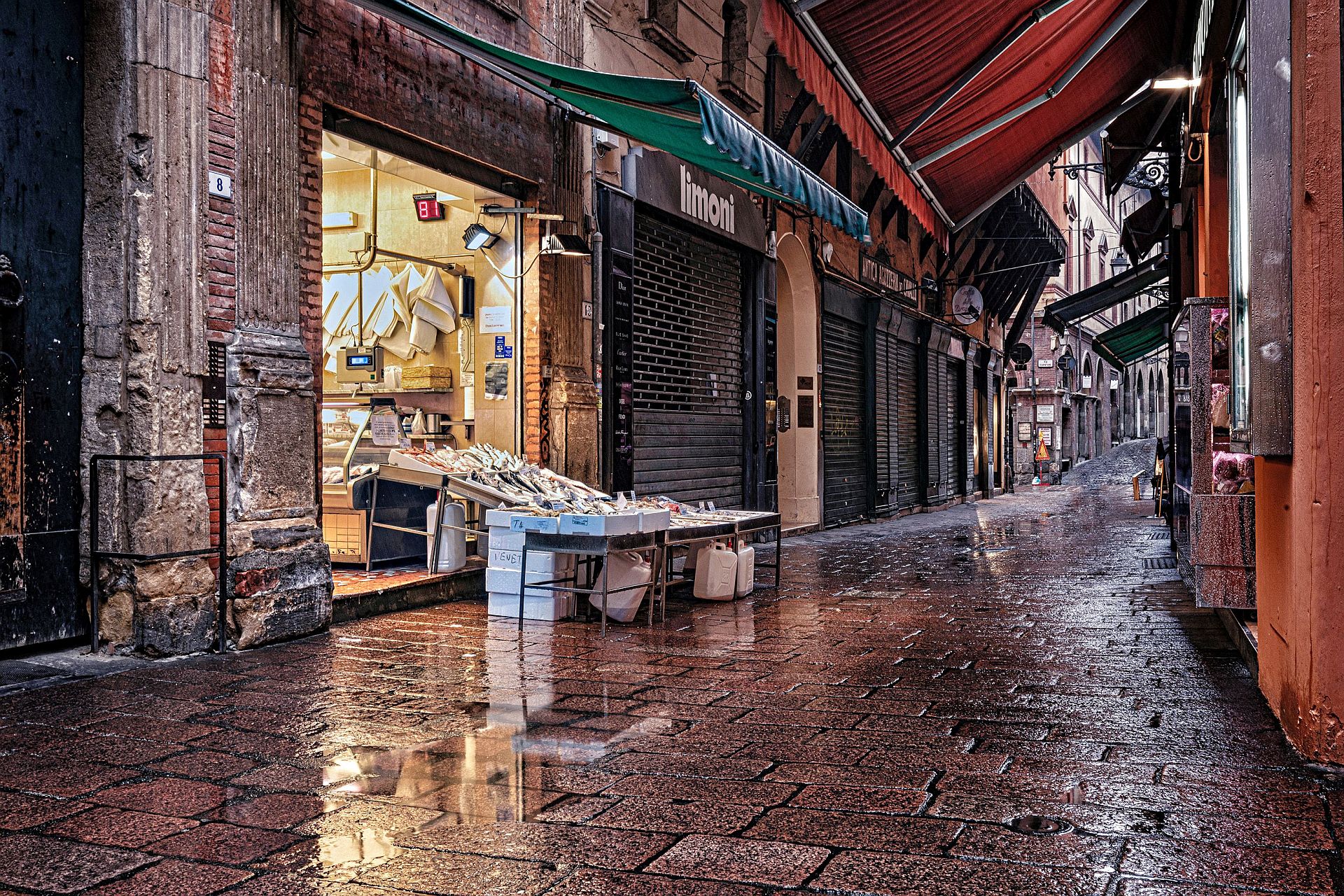 Bologna sola#6-via Pescherie Vecchie
