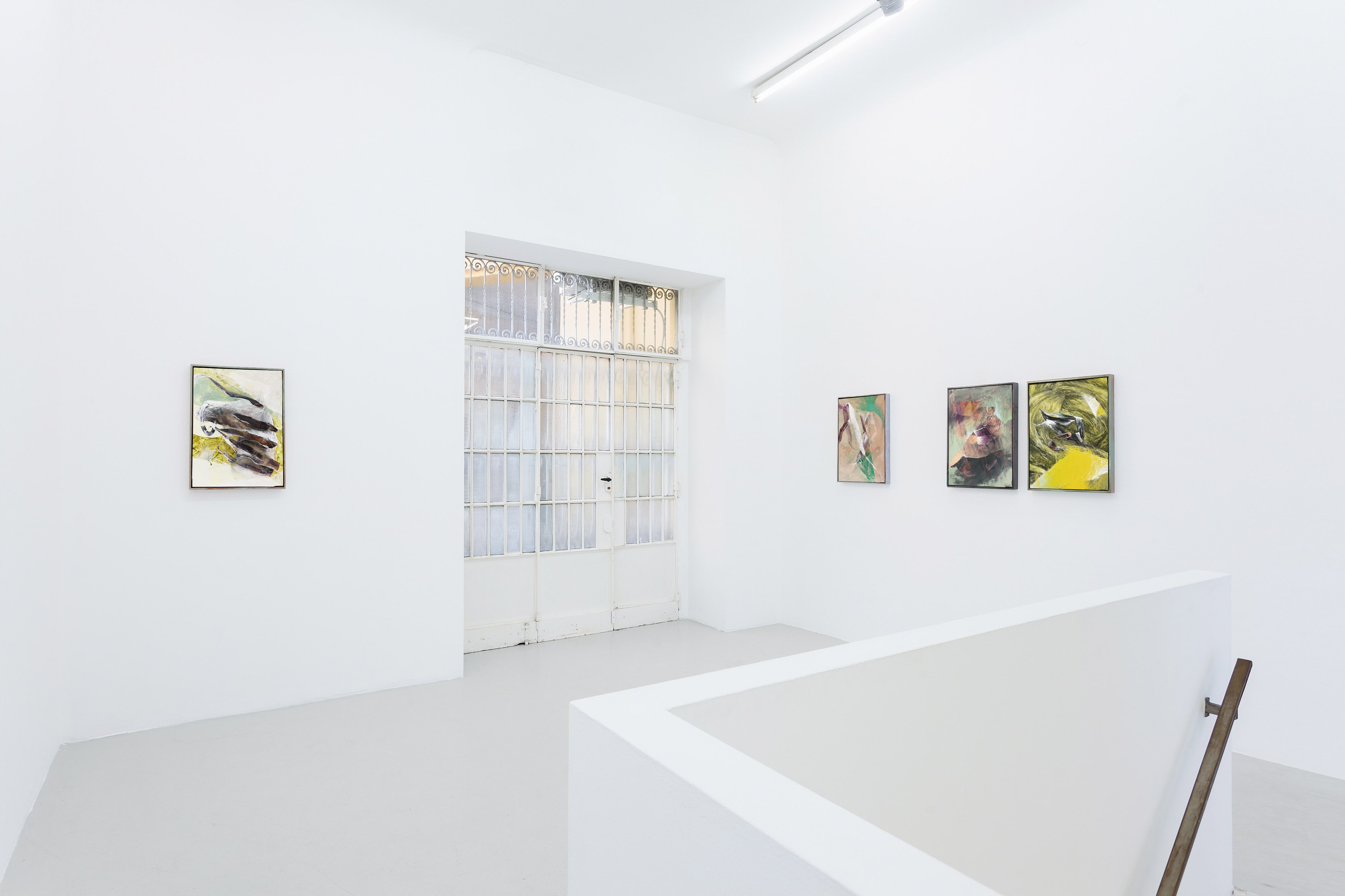 Andrea Martinucci, Carezze, 2022. Veduta della mostra presso Renata Fabbri arte contemporanea, Milano. Foto: Alberto Fanelli.   