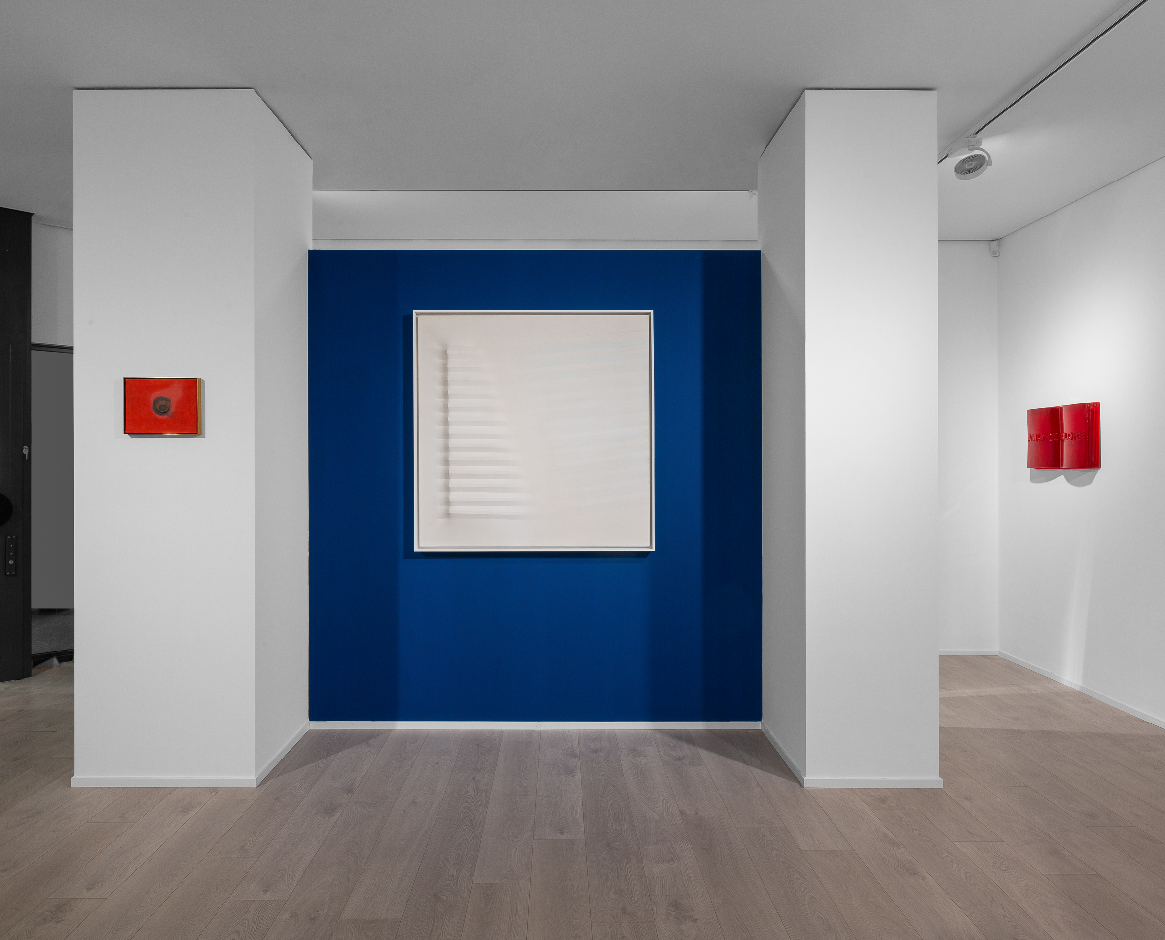 Installation view, Oltre la Materia. Da Lucio Fontana a Pablo Atchugarry, Cortesi Gallery Lugano, 2022
