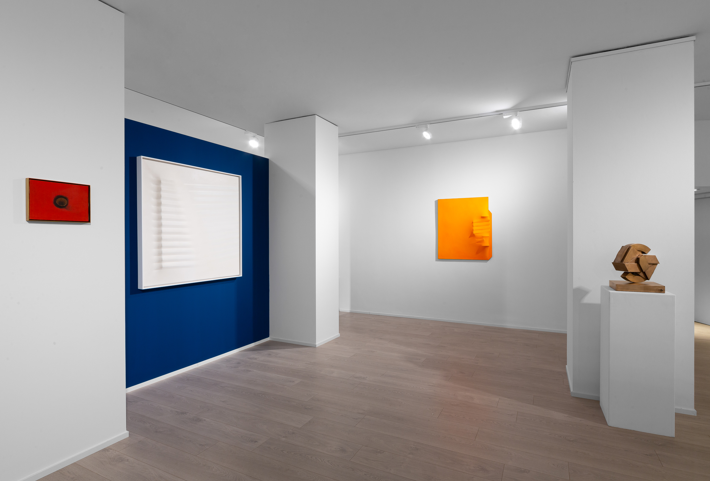 Installation view, Oltre la Materia. Da Lucio Fontana a Pablo Atchugarry, Cortesi Gallery Lugano, 2022