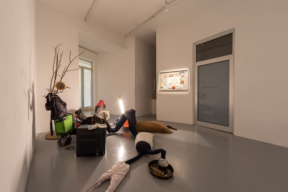 Eugenio Tibaldi, Balera, 2021, vista della mostra alla Galleria Umberto Di Marino, Napoli, ph. Danilo Donzelli