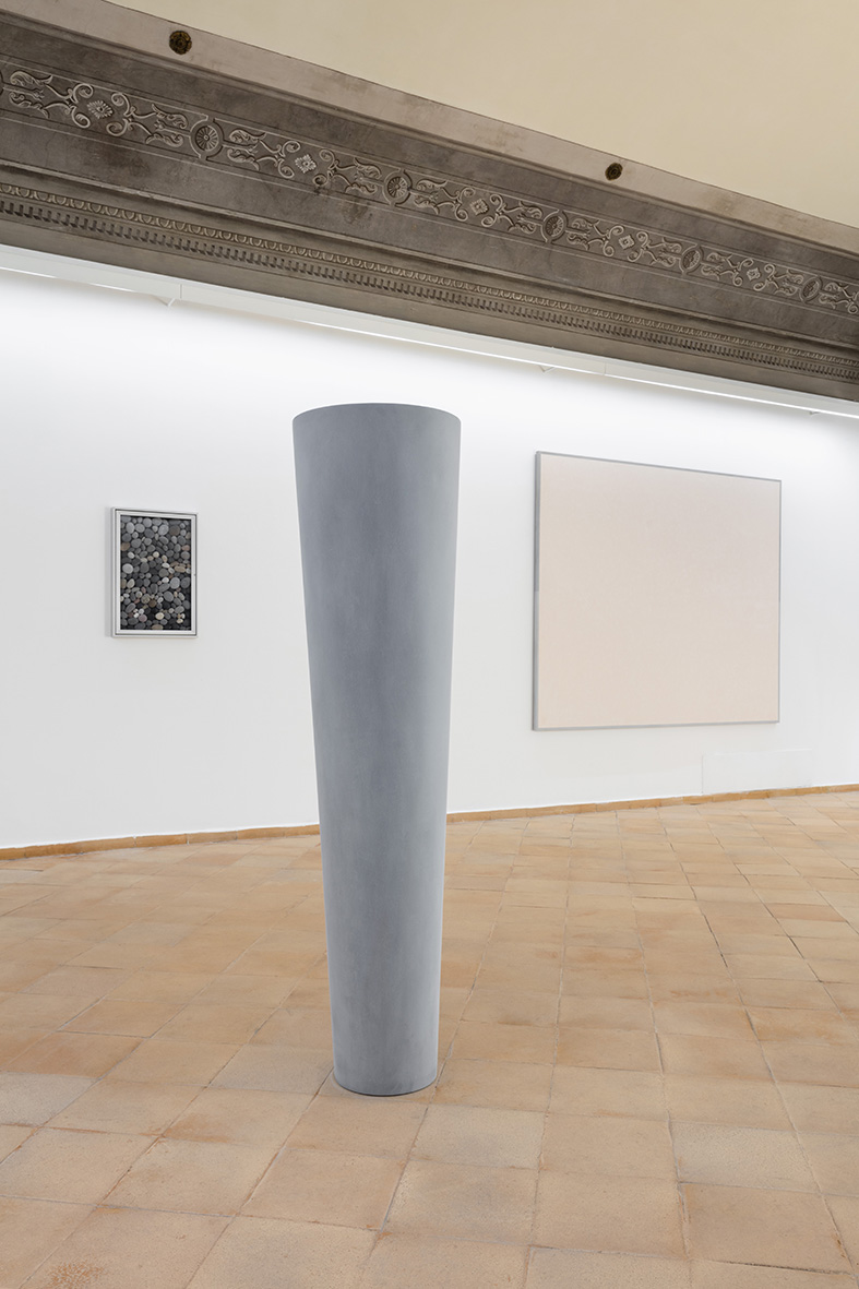 Ettore Spalletti and Bethan Huws, installation view