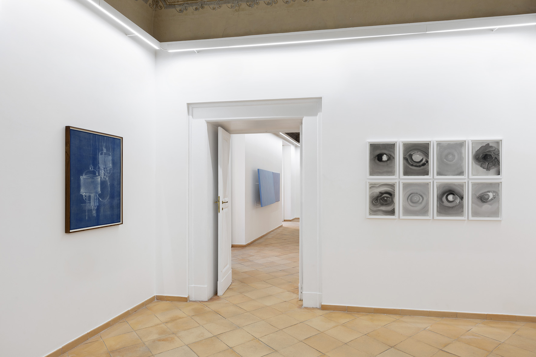 Linda Fregni Nagler and Polys Peslikas (in the foreground), Ettore Spalletti (on background), installation view