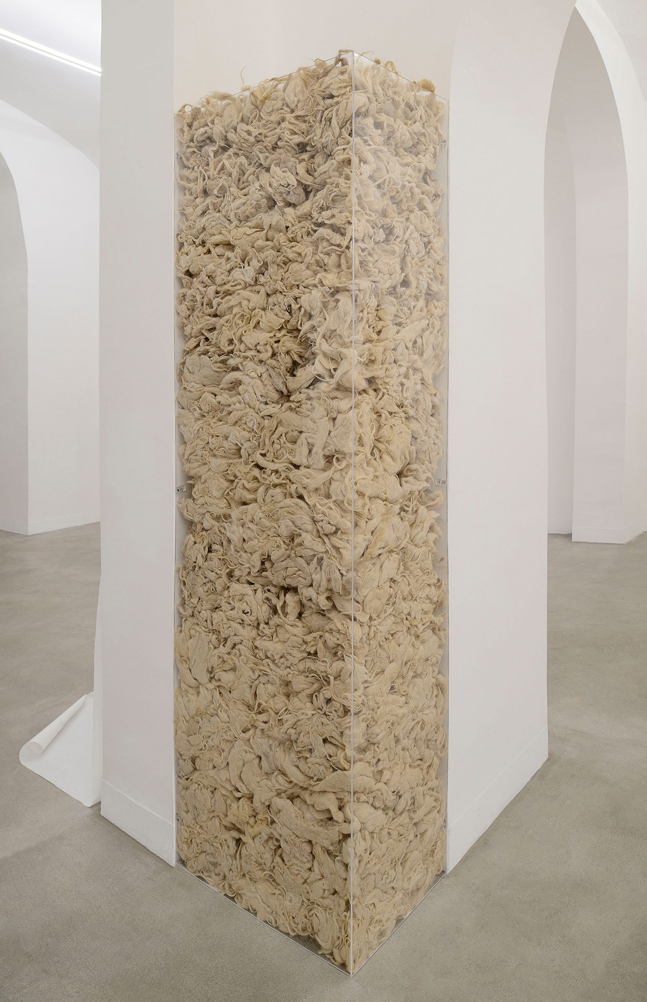 Giulia Marchi, Una pietra sopra, 2022, exhibition view, Matèria, Roma. Courtesy Matèria, Roma. Foto Roberto Apa