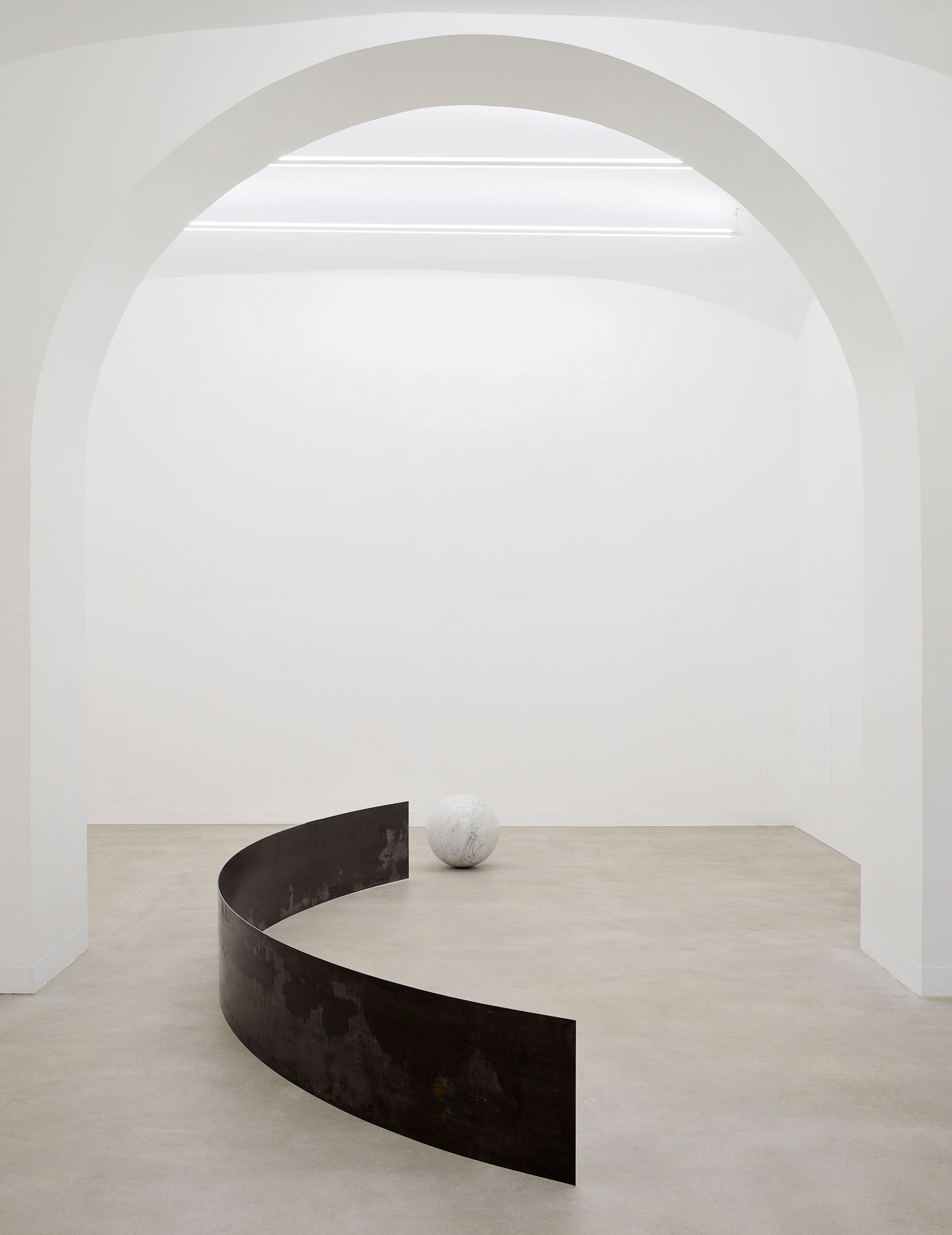 Giulia Marchi, Una pietra sopra, 2022, exhibition view, Matèria, Roma. Courtesy Matèria, Roma. Foto Roberto Apa